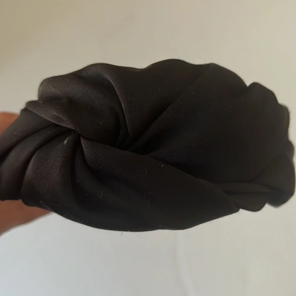 Black Knotted Top Wide Headband